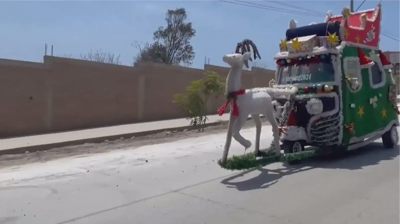 Tài xế hóa trang mang không khí Giáng sinh đến Peru