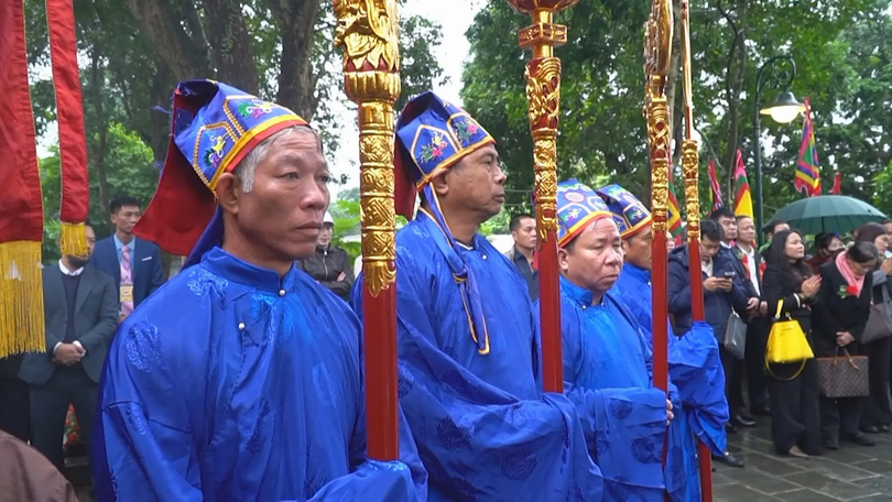 Dâng hương tưởng niệm ngày hóa Đức Thánh Tản Viên Sơn