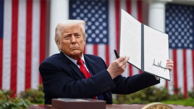 'Canh bạc' thuế quan của ông Trump trong năm 2025
