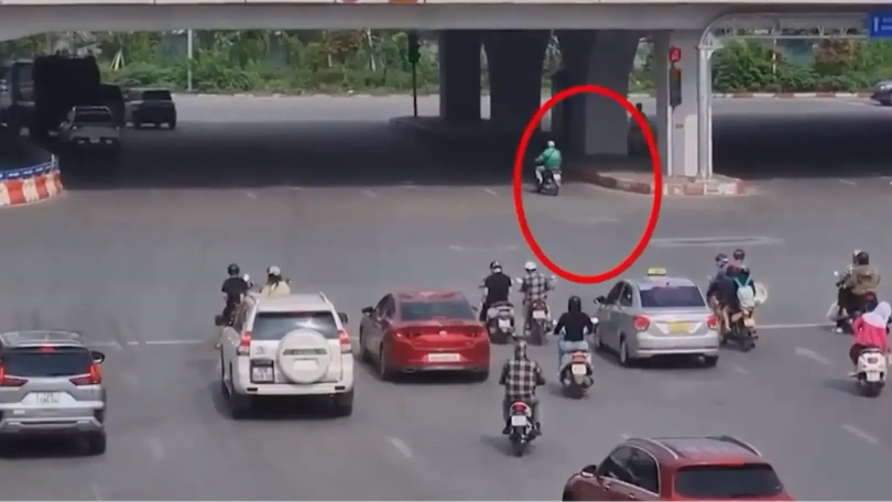 Phạt lỗi vi phạm đèn vàng
