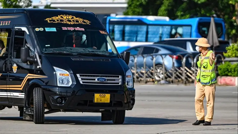 Dùng ô tô 8 chỗ chạy taxi sẽ bị phạt đến 5 triệu đồng
