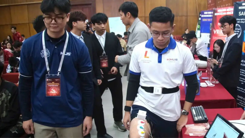 Sinh viên sáng chế hệ thống phục hồi cho người đột quỵ