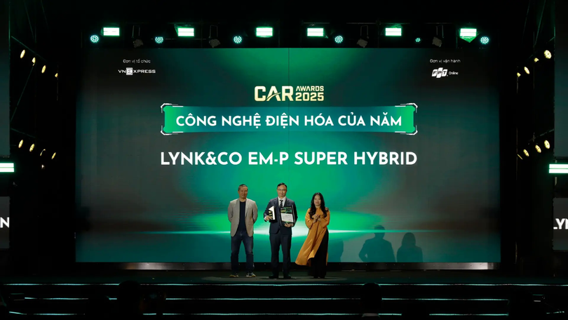Lynk & Co EM-P Super Hybrid được trao giải công nghệ điện hóa của năm