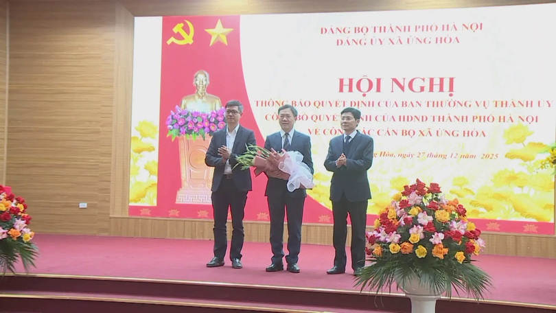 Xã Ứng Hòa công bố các quyết định công tác cán bộ