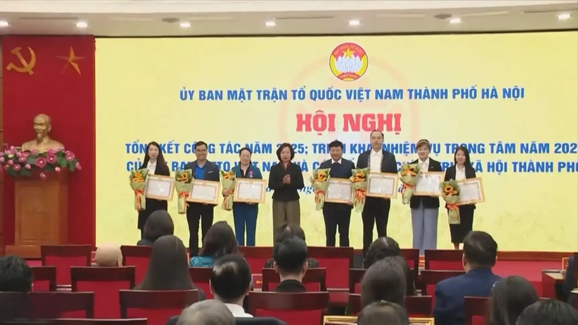 Khen thưởng tập thể, cá nhân tiêu biểu thuộc MTTQ TP Hà Nội