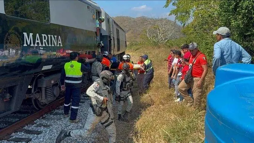 Tàu hỏa trật bánh ở Mexico, hơn 100 người thương vong