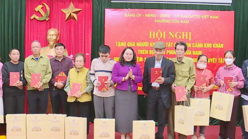 Hà Nội tặng gần 90.000 suất quà trong dịp Tết Bính Ngọ