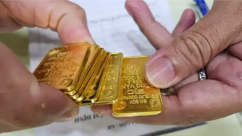 Giá vàng rơi tự do, giảm 4 triệu đồng/lượng