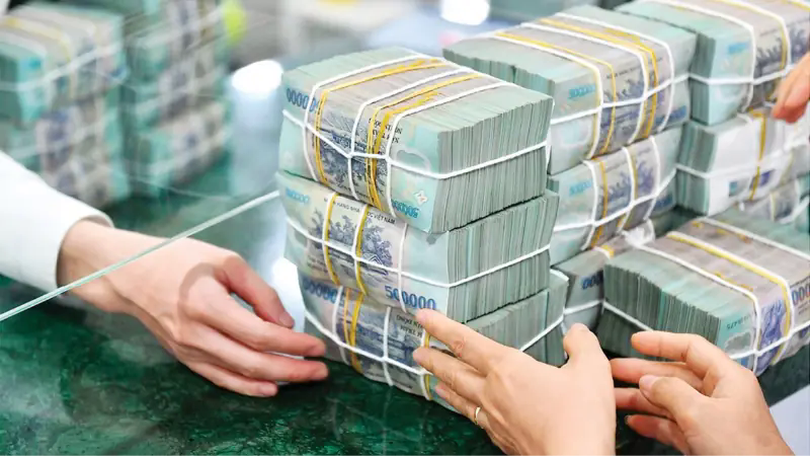 Áp lực từ mặt bằng lãi suất tăng