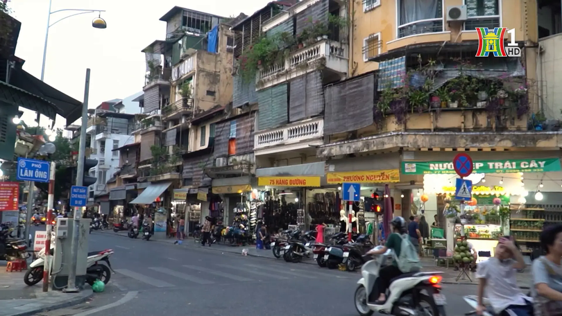 Vỉa hè phố hàng - hơi thở của phố cổ  | Phóng sự tài liệu | 05/12/2025