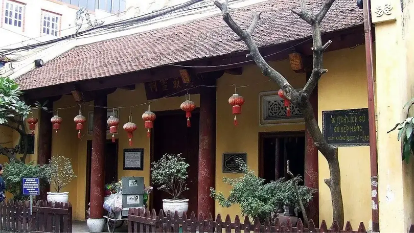 Thu phí tham quan tại đền Bạch Mã và đình Kim Ngân từ 8/12