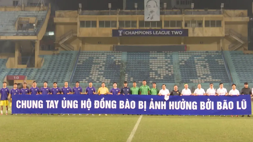 HLV, cầu thủ CLB Hà Nội ủng hộ đồng bào vùng lũ