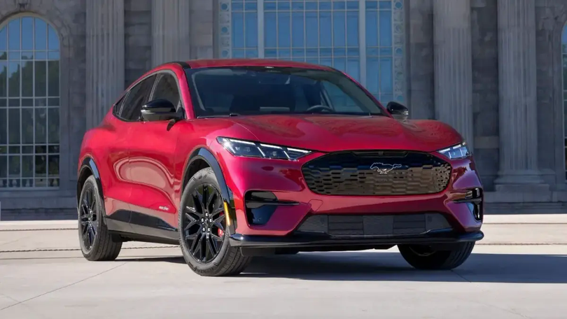 Ford gọi sửa chữa Mustang Mach-E tại Việt Nam