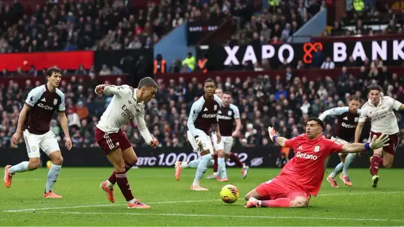 Arsenal gục ngã ở những phút bù giờ