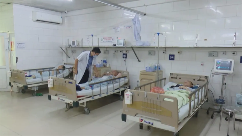 Xây dựng lộ trình phù hợp miễn viện phí cho người dân