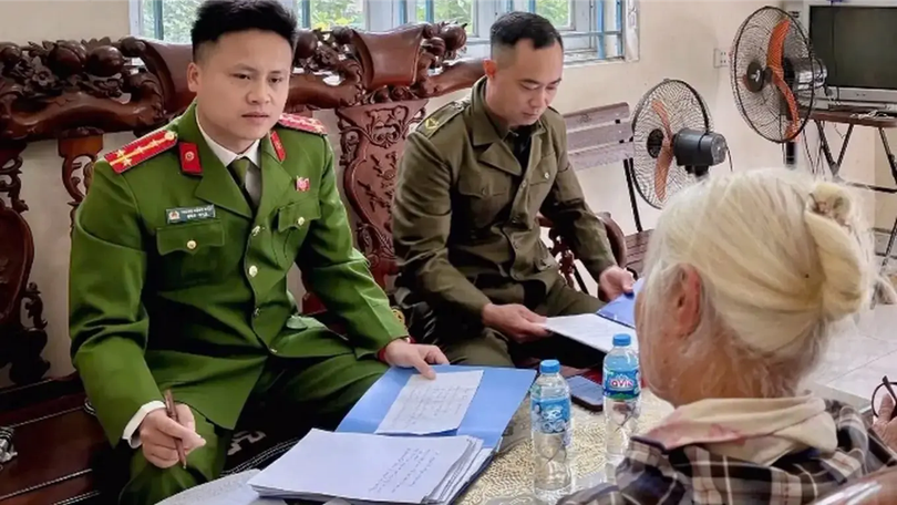 Hà Nội: Cụ bà 78 tuổi thoát bẫy lừa đảo trong gang tấc