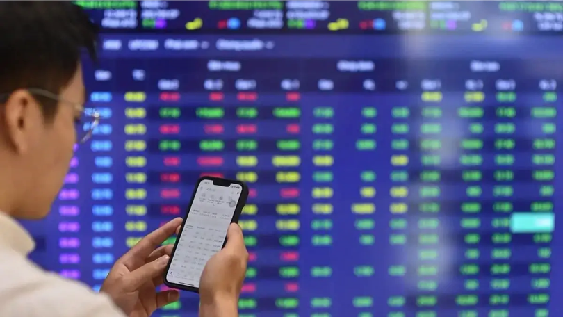 VN-Index tiến sát mốc lịch sử