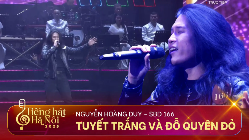 Tuyết trắng và đỗ quyên đỏ