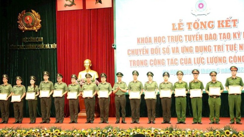 Công an Hà Nội hoàn thành khóa học ứng dụng AI