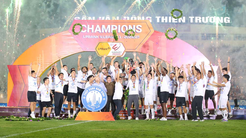 Thép Xanh Nam Định ăn mừng chức vô địch V-League 2024/25