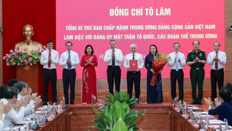 Trao quyết định thành lập Cơ quan Ủy ban Trung ương MTTQ Việt Nam