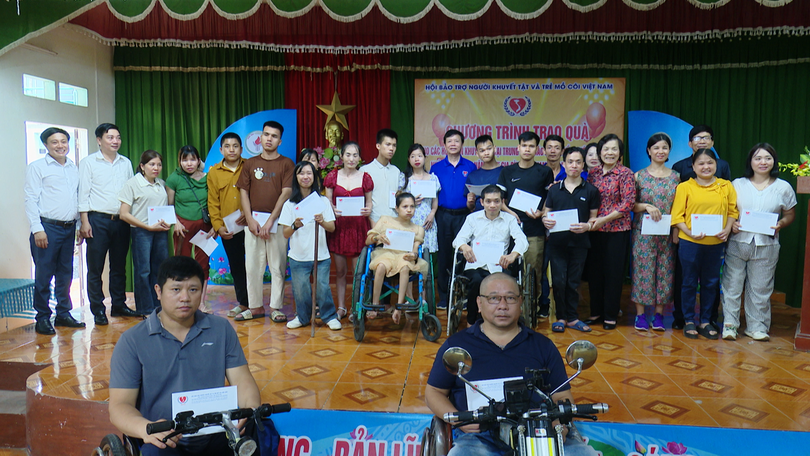 Món quà lan tỏa yêu thương tới người khuyết tật