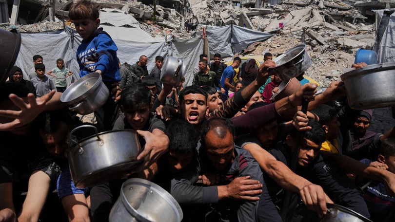 Israel lại nổ súng vào đám đông nhận viện trợ ở Gaza