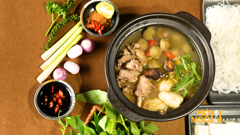Lẩu vịt om sấu