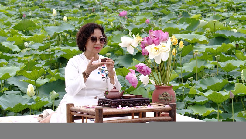 Sen Tây Hồ - lưu giữ hương sắc văn hóa Việt | Văn hóa và sự kiện | 28/06/2025