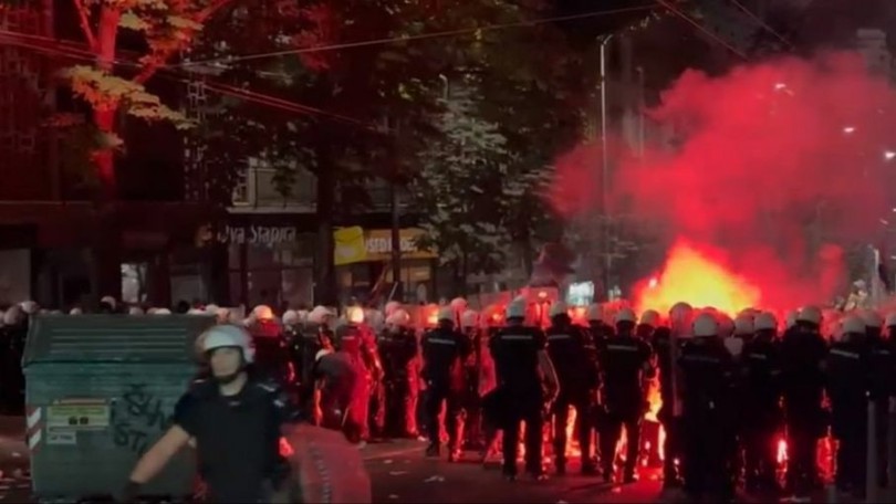Biểu tình biến thành bạo lực tại Serbia