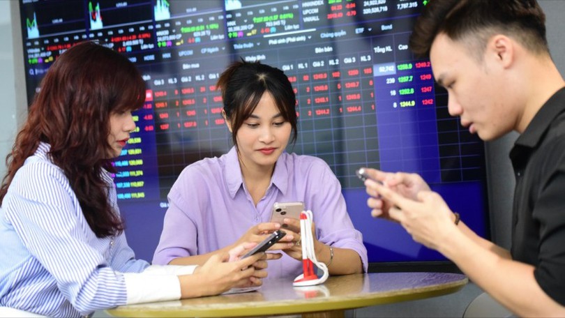Nhóm tài chính, ngân hàng giúp thị trường tăng gần 5 điểm