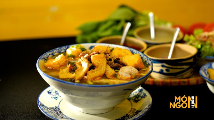 Bún riêu tóp mỡ mọc giòn