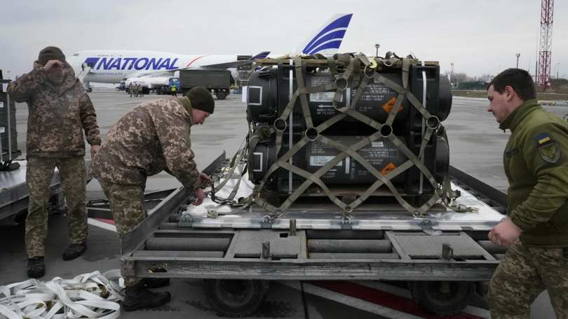 Vũ khí Mỹ viện trợ Ukraine do NATO chi trả