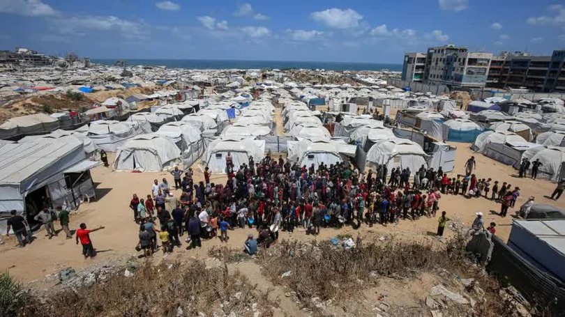 Israel tiếp tục xả súng vào người Palestine chờ nhận cứu trợ