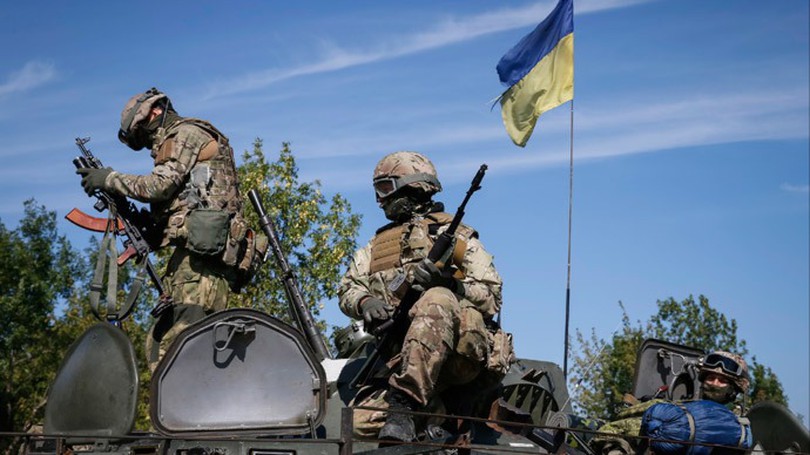 Mỹ gửi vũ khí cho Ukraine qua NATO: Bước đi chiến lược?