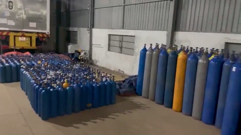 Công an TP.HCM triệt phá băng nhóm mua bán 'khí cười'