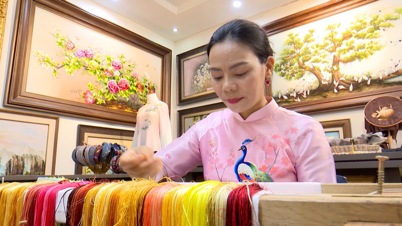 Độc đáo nét thêu tay truyền thống Hà Nội | Văn hóa và sự kiện | 12/07/2025
