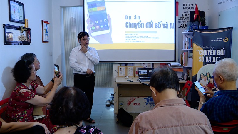 Lớp học AI giúp người cao tuổi tránh bẫy lừa đảo số
