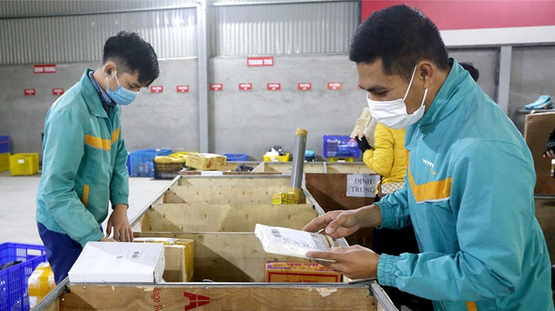 Thu thuế VAT tự động hàng nhập khẩu dưới 1 triệu đồng từ 1/8