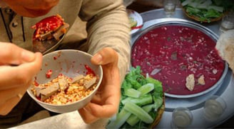 Ăn tiết canh lợn - nguy cơ rước họa vào thân