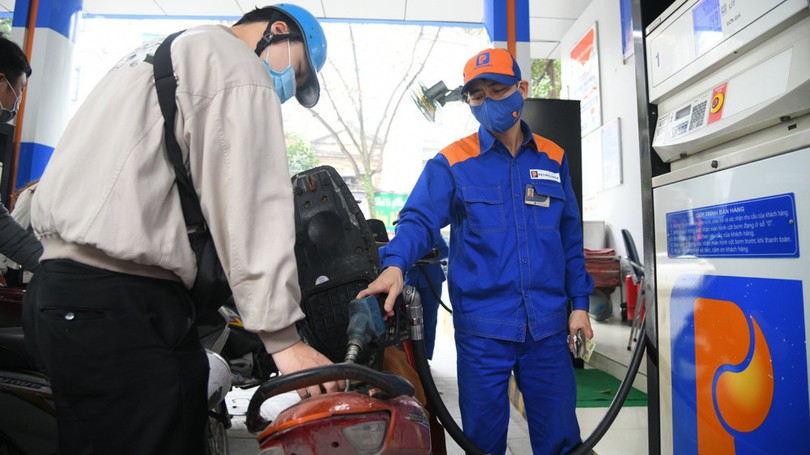 Giá xăng giảm về dưới 20.000 đồng/lít