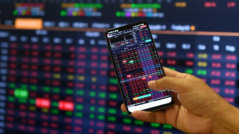 Cổ phiếu bất động sản tăng nóng, VN-Index tiến sát 1.500 điểm