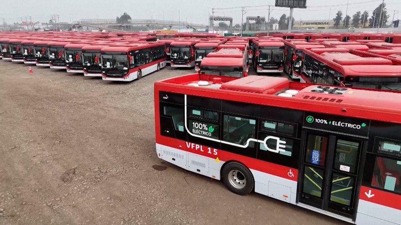 Chile triển khai hơn 300 xe buýt điện tại Thủ đô