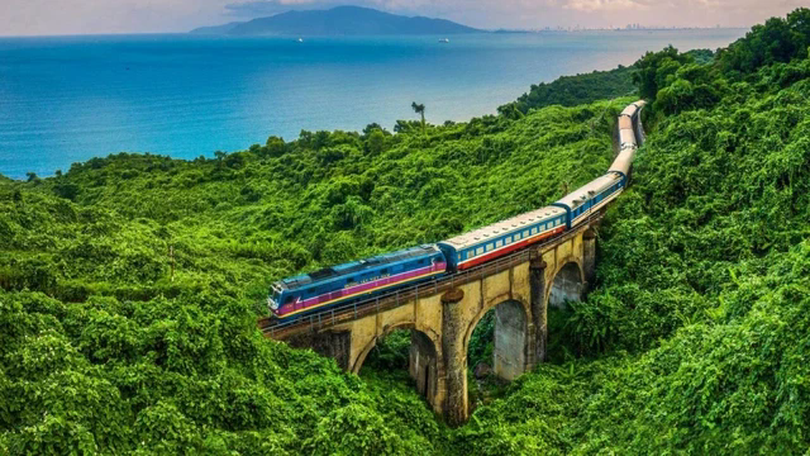 Nhiều chuyến tàu đến các điểm du lịch kín chỗ dịp hè