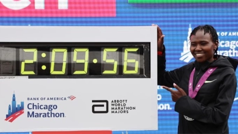 Nữ kỷ lục gia marathon bị đình chỉ thi đấu