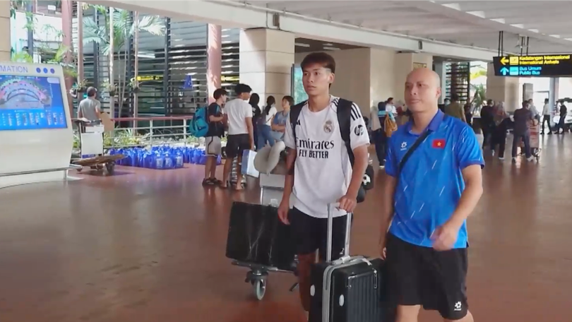 Tiền vệ Văn Thuận có mặt tại Indonesia để thay Thanh Nhàn