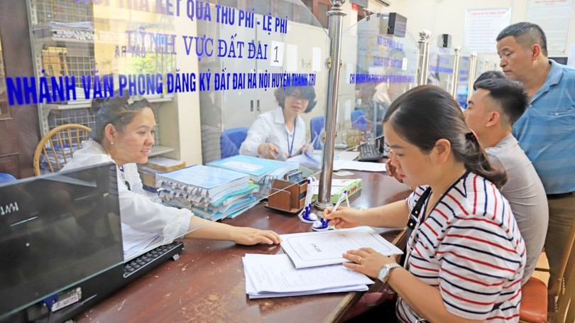 Bố trí cán bộ chuyên môn giải quyết thủ tục đất đai