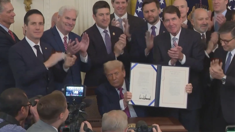 Ông Trump ký ban hành Đạo luật về tiền điện tử stablecoin