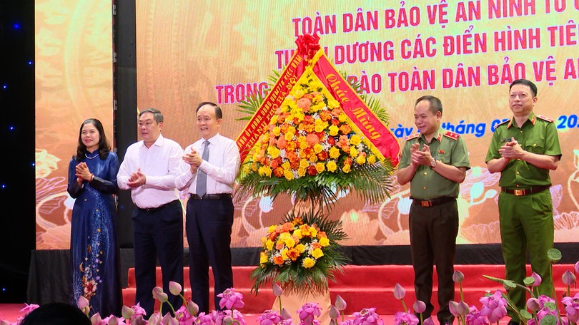 Tuyên dương điển hình phong trào bảo vệ an ninh Tổ quốc