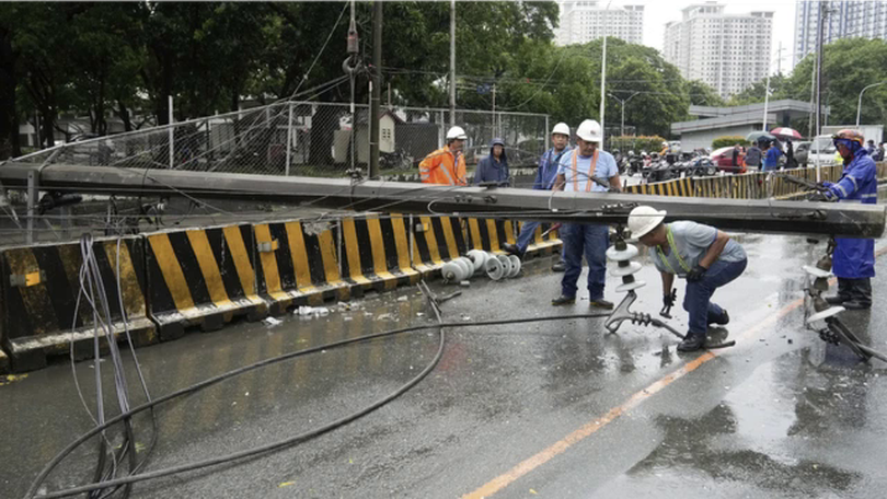 Hồng Kông (Trung Quốc) khôi phục hoạt động sau bão Wipha